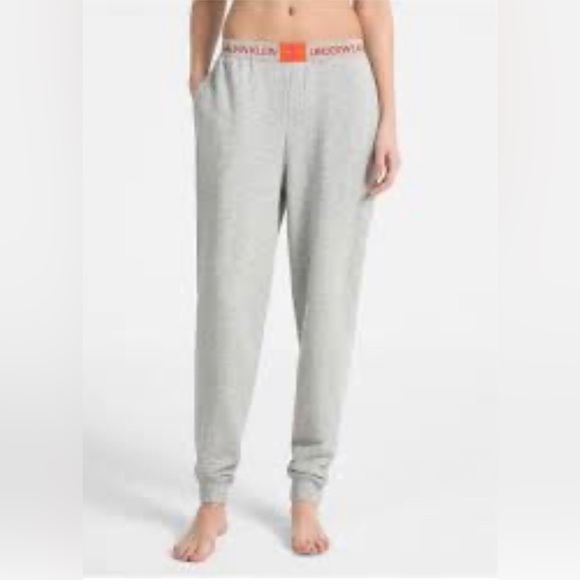 Calvin Klein Pants - NEW Calvin Klein Gray Pocket athletic wear loungewear Joggers Size medium